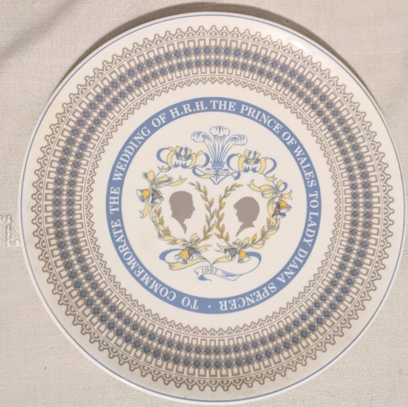 Royal Tuscan Commemorative 1981 Lady Di  Prince Charles Wedding Bone China Plate - Picture 1 of 4